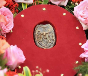 Medalhão original Pai Eterno é exposto pela primeira vez